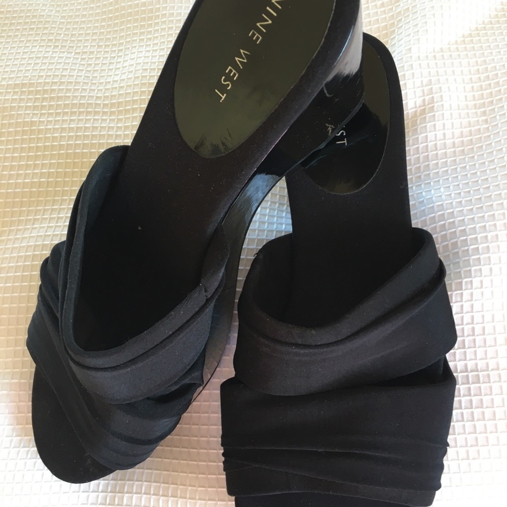 Black wedge heel open-toe shoes